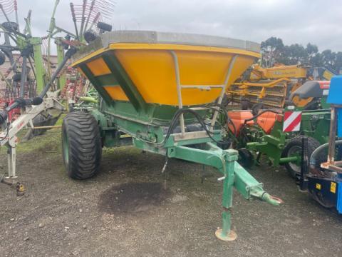 Photo 1. Sam 6 Tonne spreader