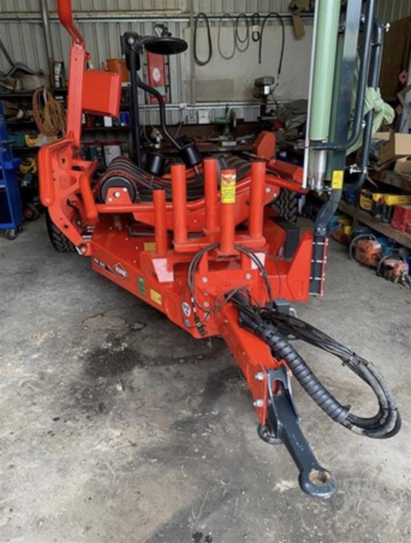Kuhn RW1610 bale wrapper