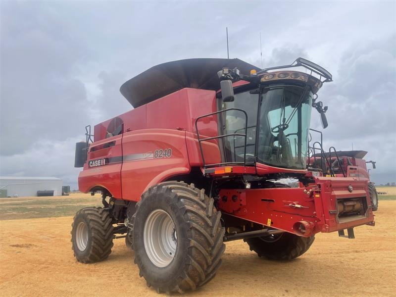 Photo 1. Case IH 8240 combine harvester