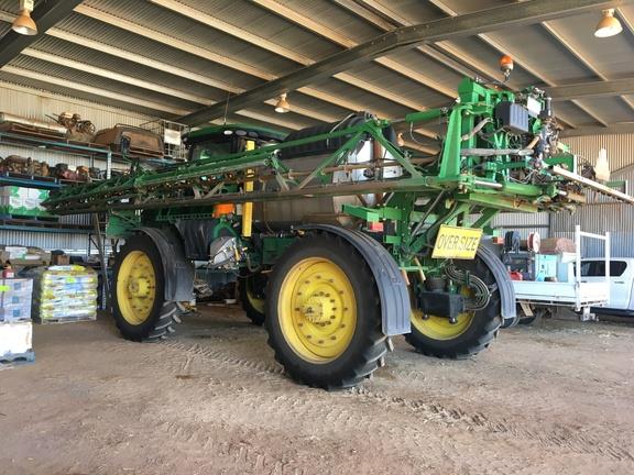 Photo 1. John Deere R4045 self propelled sprayer