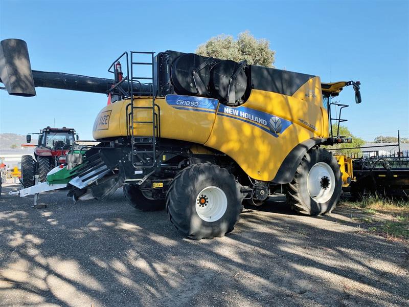 New Holland CR10.90 combine harvester