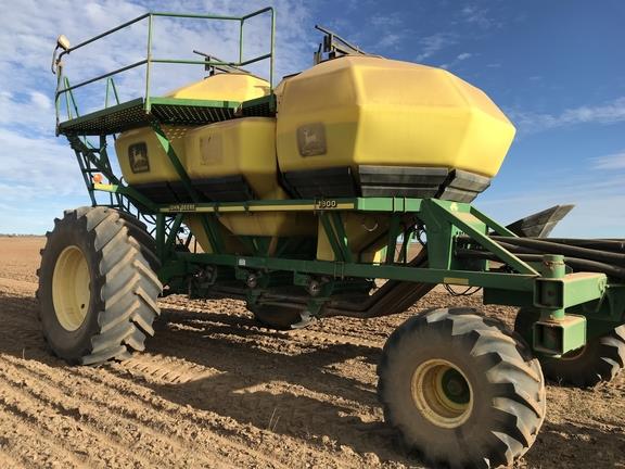 Photo 1. John Deere 1900 airseeder