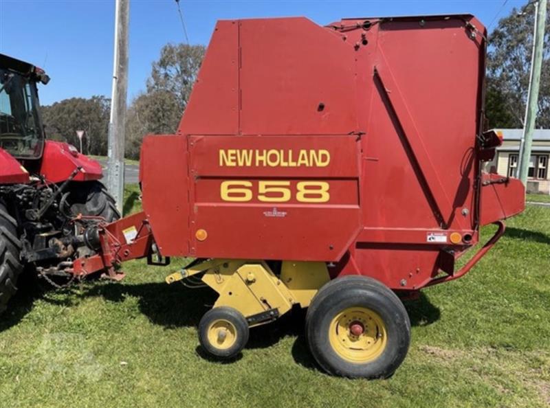 New Holland 658 round baler