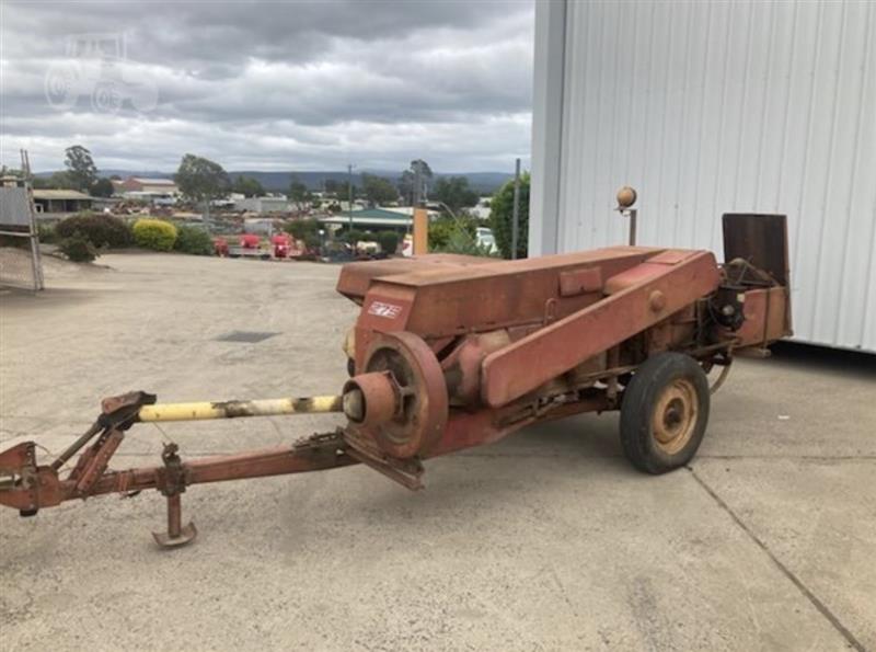 Photo 1. New Holland 275 rectangular Baler