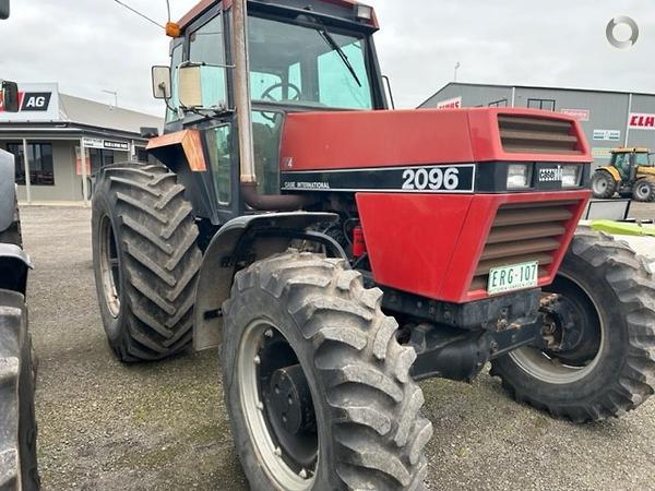 Case IH 2096 tractor