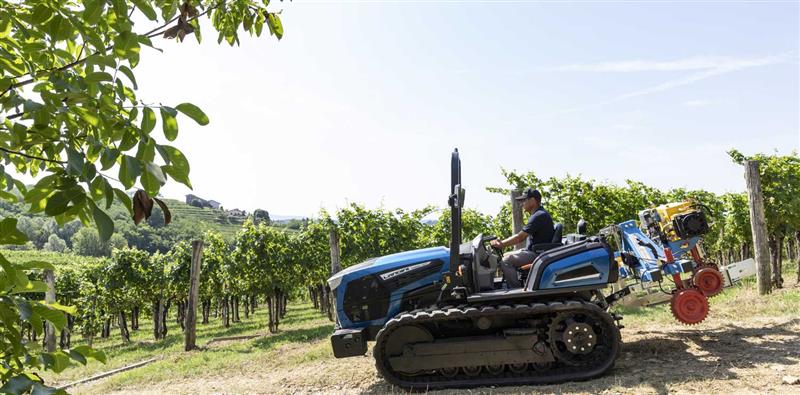 Photo 1. Landini Trekker4 F-M track tractor