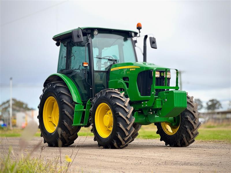 John Deere 5093E a/c cabin tractor