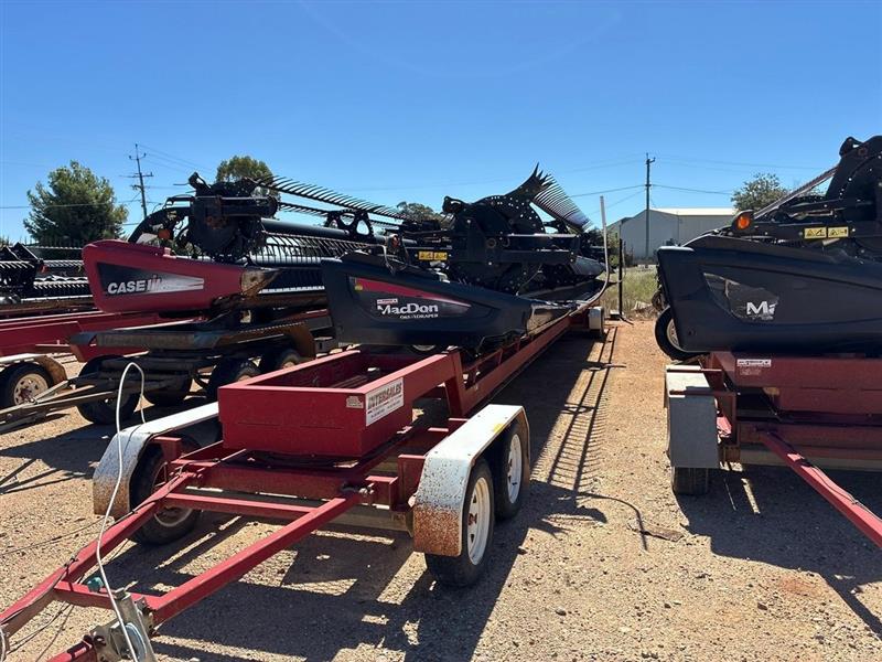 Macdon D65 harvester front