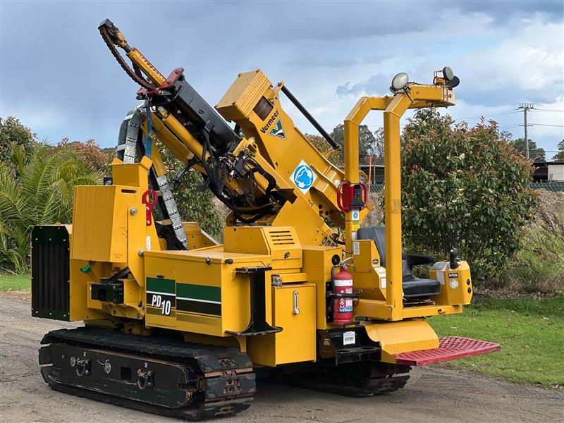 Photo 1. Vermeer PD10 tracked post rammer
