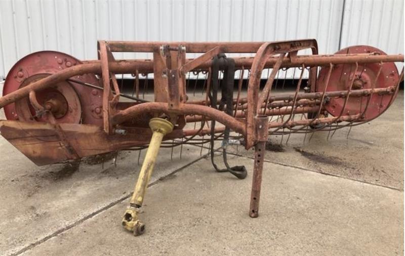 Massey Ferguson 25 hay rake