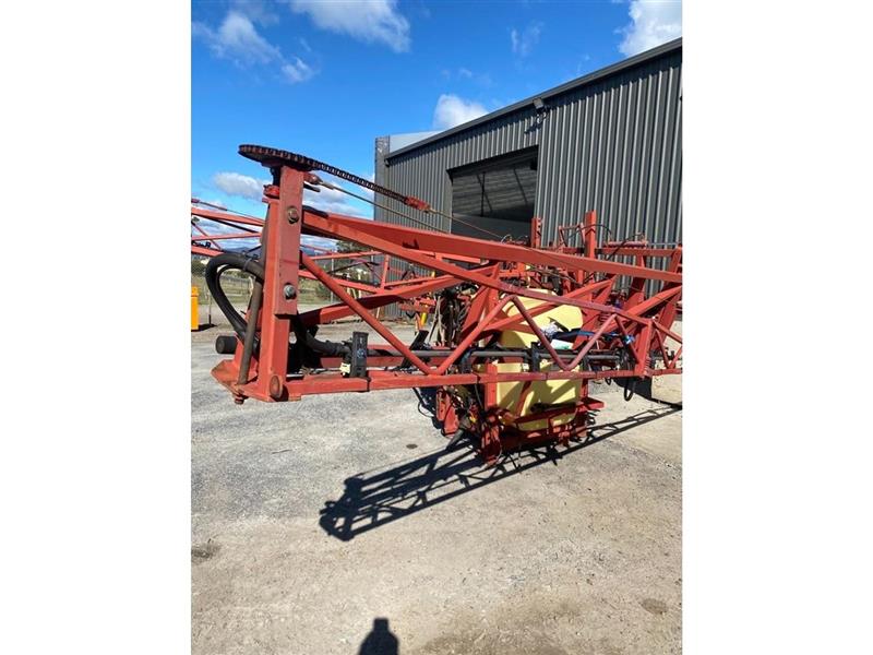 Photo 1. Hardi 1000L boomsprayer