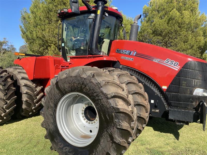 Photo 1. Case IH AFS Steiger 550 tractor