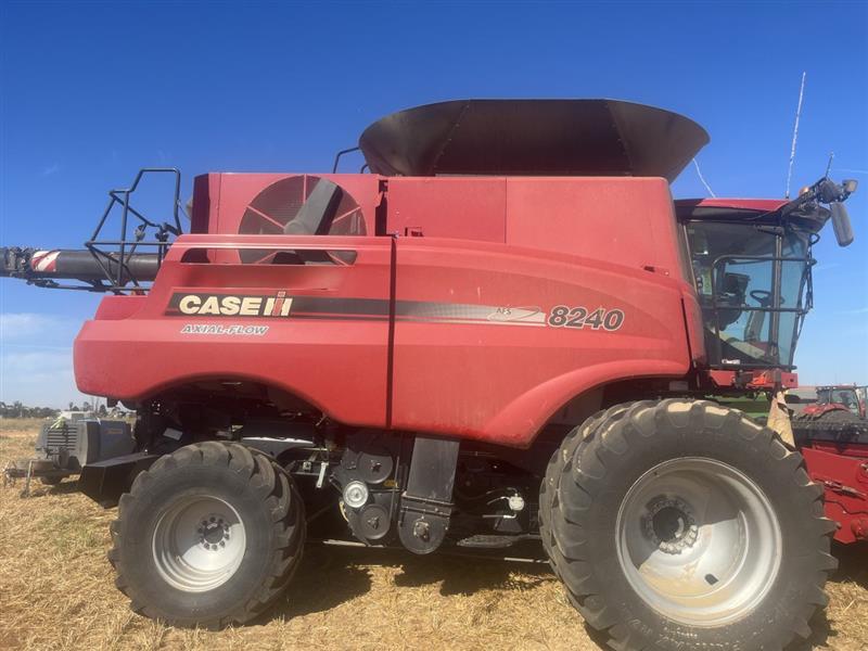 Photo 1. Case IH 8240 combine harvester