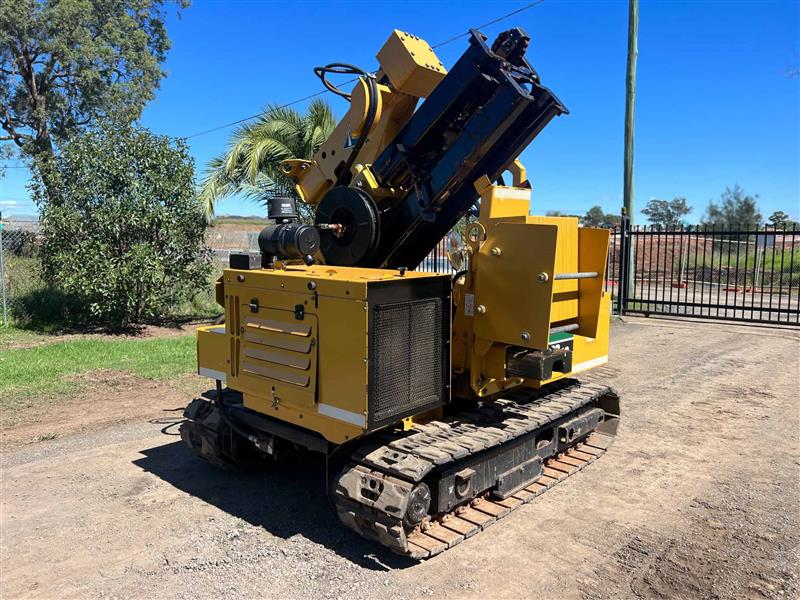 Photo 1. Vermeer PD10 tracked post rammer