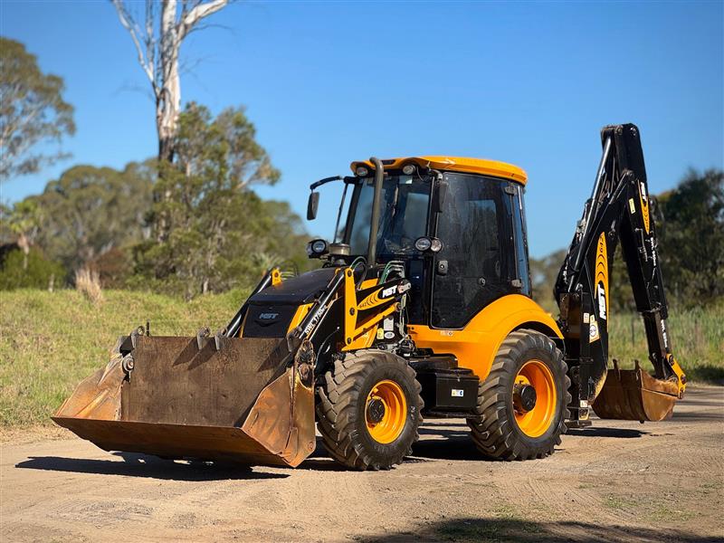 MST M642 Backhoe loader