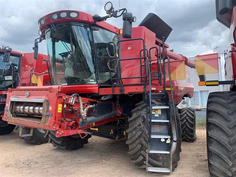 Case IH 8230 combine harvester