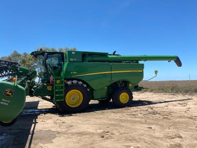 Photo 1. John Deere S780 combine harvester