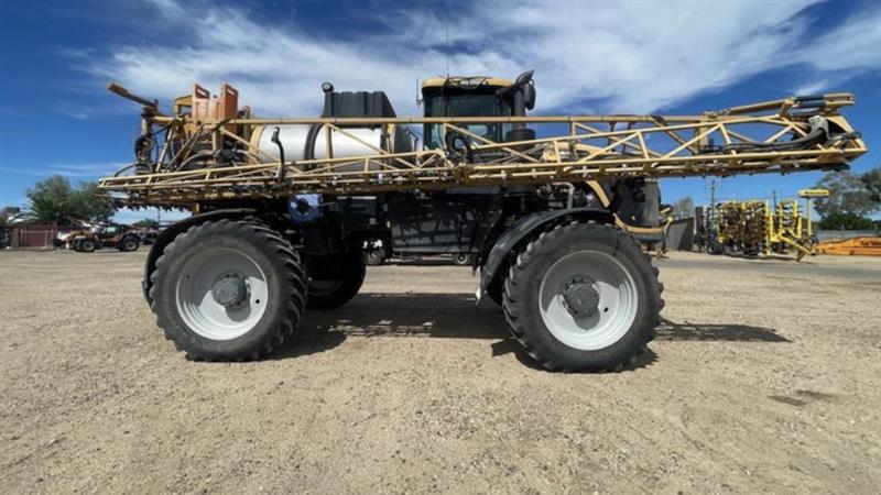 Photo 1. Rogator RG1300B self propelled sprayer