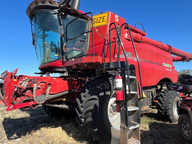 Case IH 7250 combine harvester