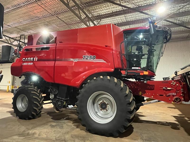 Case IH 7250 combine harvester
