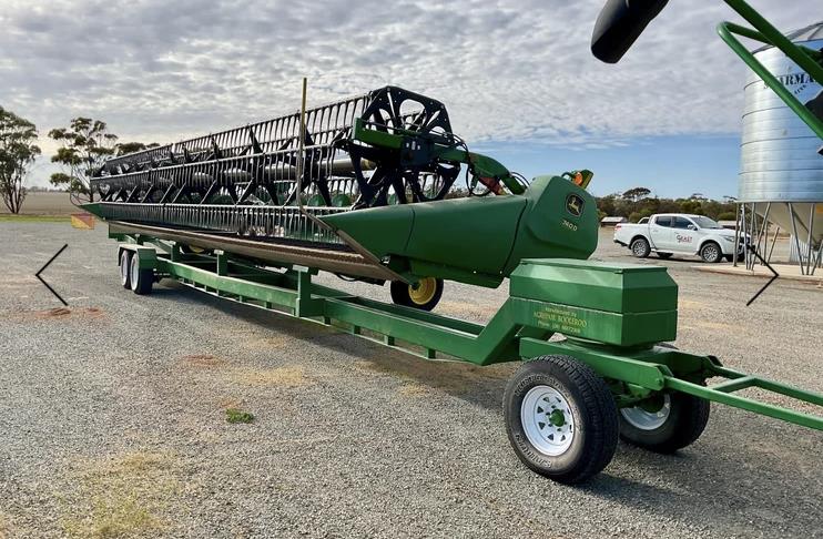 John Deere S680 & 740 harvester front
