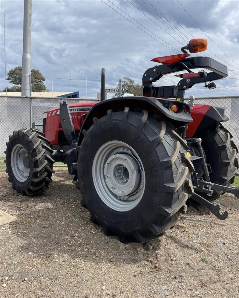 Massey Ferguson MF4708 tractor