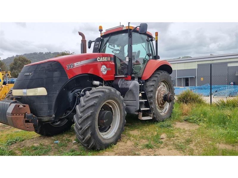 Photo 1. Case IH Magnum 315 tractor