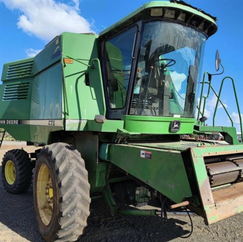 John Deere CTS combine harvester