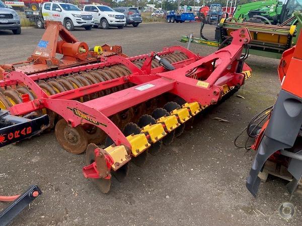 Photo 1. Vaderstad CR400 disc plough