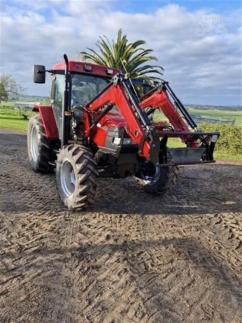 Case IH CX80 tractor