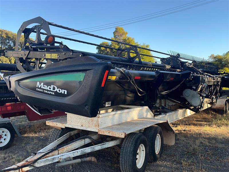 MacDon D65 harvester front