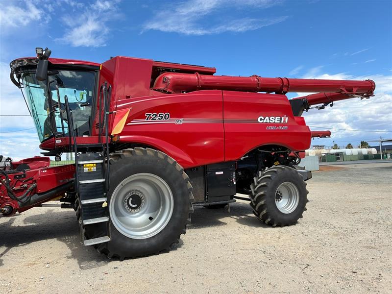 Case IH 7250 combine harvester