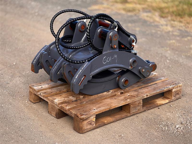 Photo 1. Warrior Wghu5-650 Dydraulic grab grapple attachment