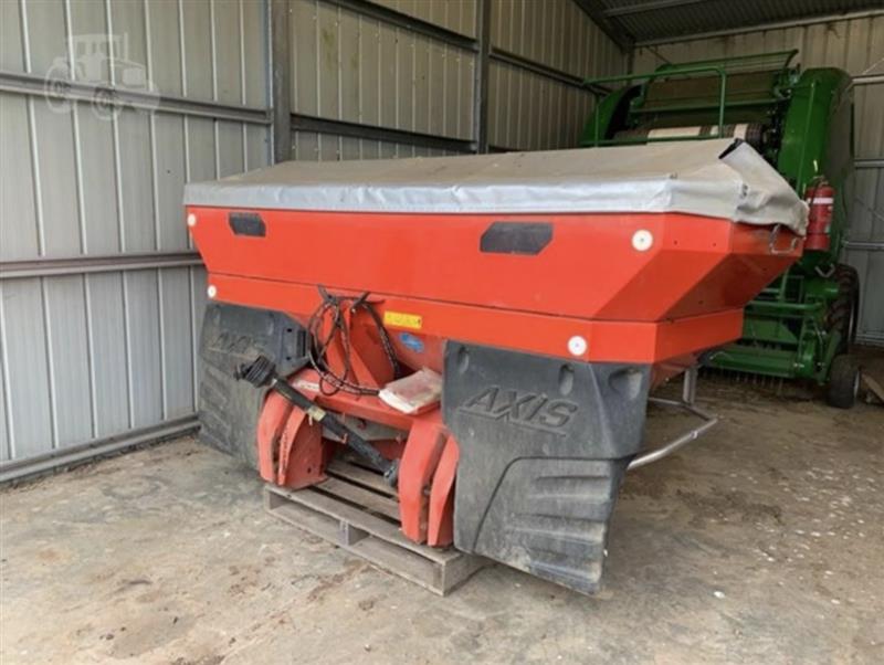 Photo 1. Kuhn Axis 20.1 spreader