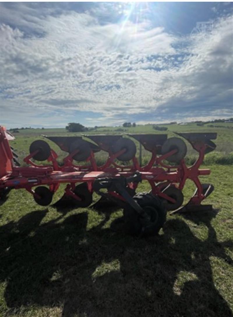 Kuhn Vari-Master 123 plough