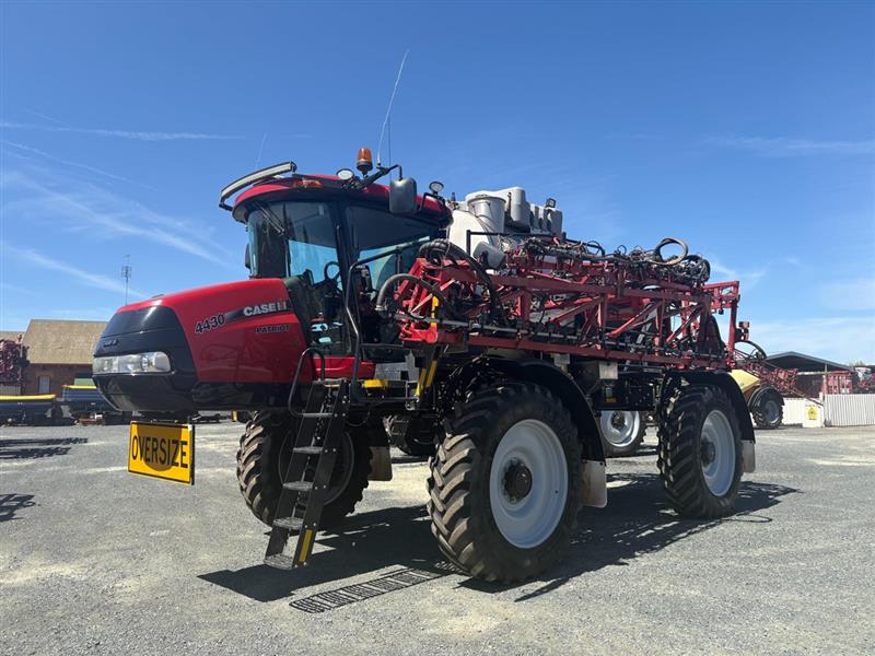 Case IH 4430 self propelled sprayer