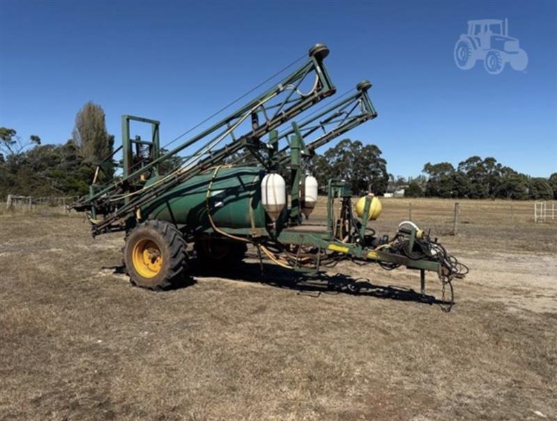 Goldacres Compact 2521 boom sprayer