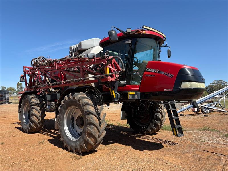 Case IH 4430 self propelled sprayer