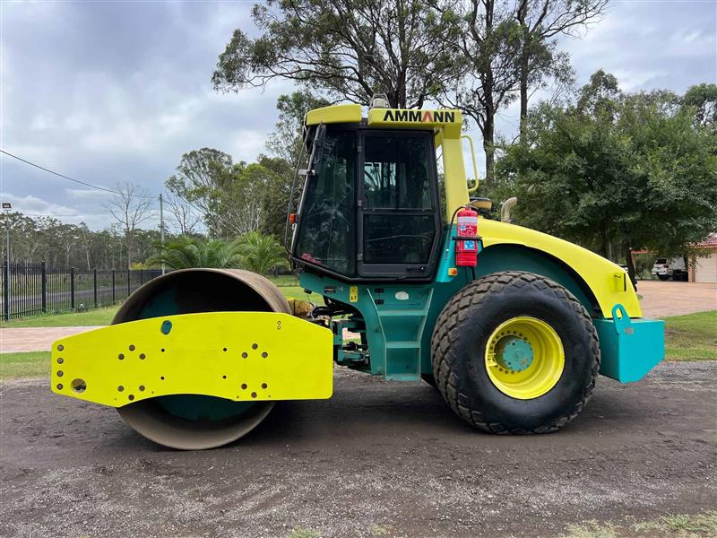 Ammann ASC110 12.86T smooth pad foot...