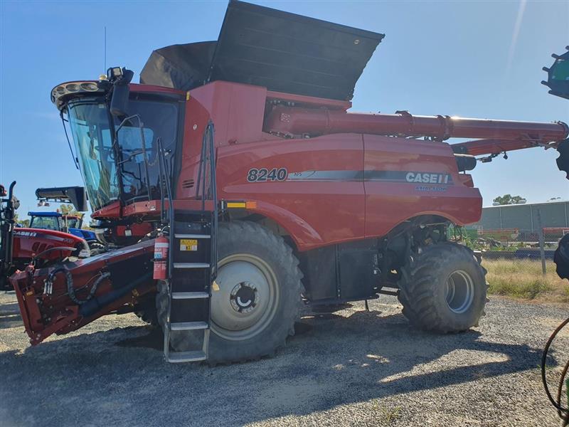 Case IH 8240 combine harvester