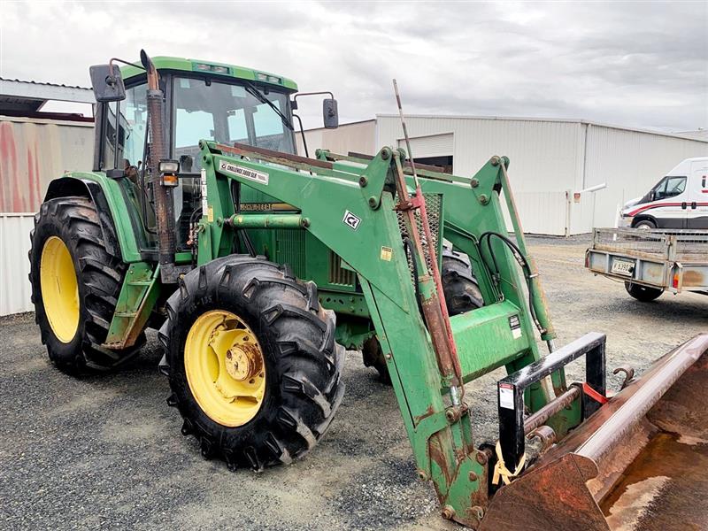 Photo 1. John Deere 6600 tractor