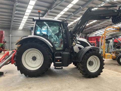 Photo 1. Valtra N135 tractor