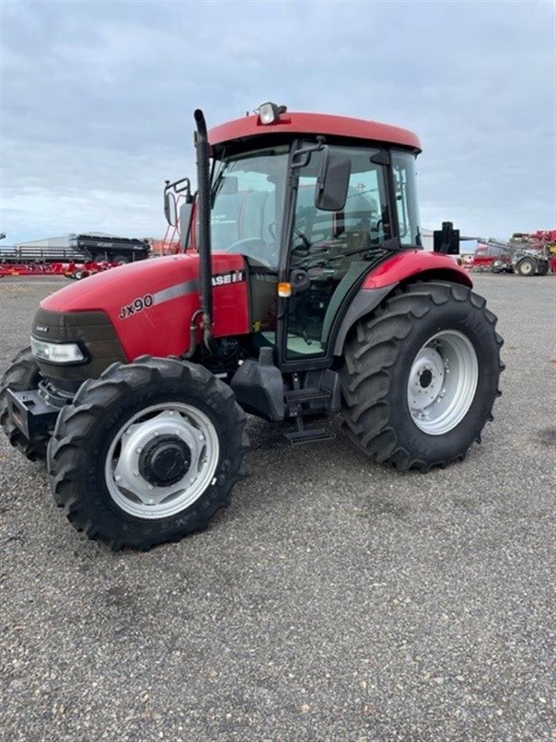 Photo 1. Case IH JX90 tractor