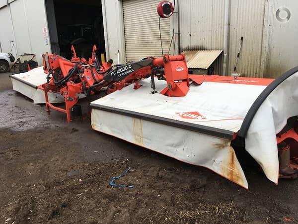 Photo 1. Kuhn FC10030D-FF mower conditioner