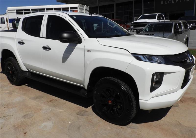 Mitsubishi Triton GLX MR cab truck