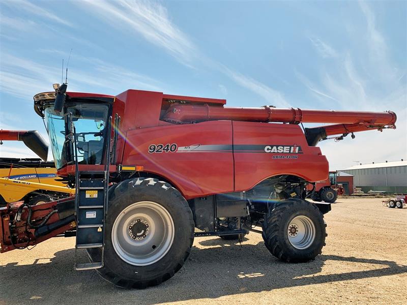Photo 1. Case IH 9240 combine harvester