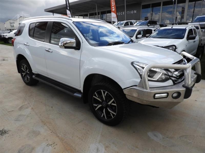 Photo 1. Isuzu MU-X suv