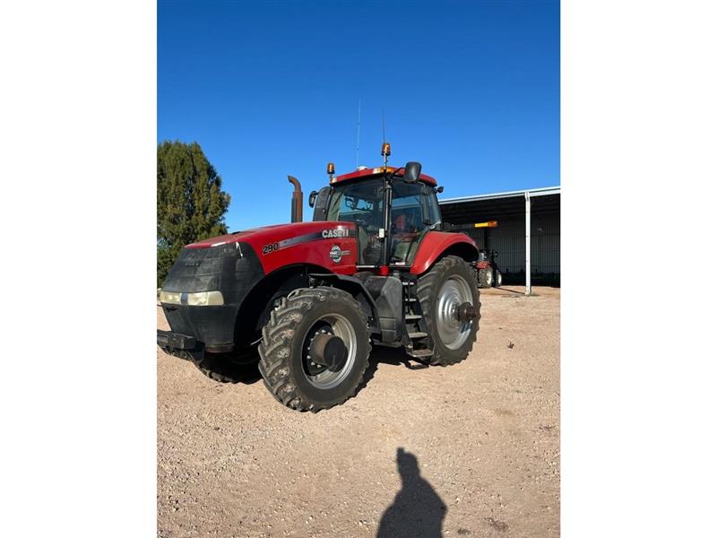 Case IH Magnum 290 tractor