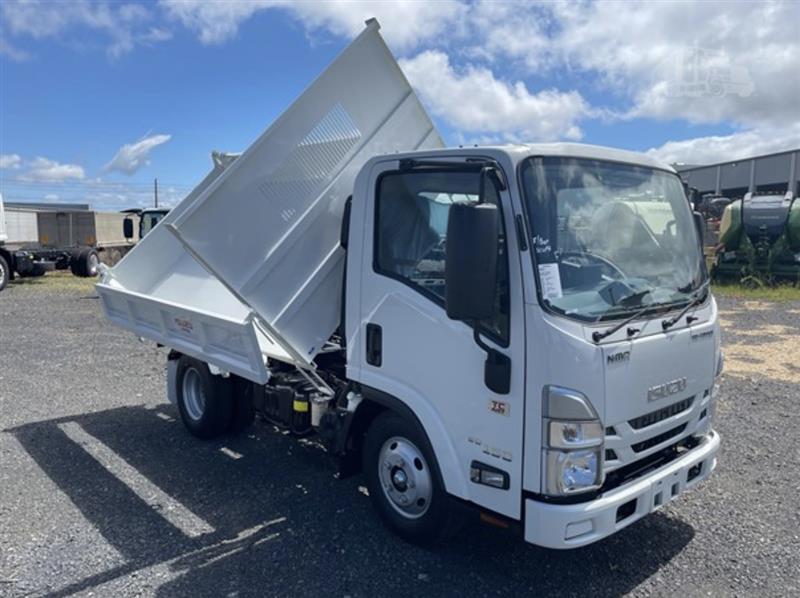 Isuzu NMR45-150 truck