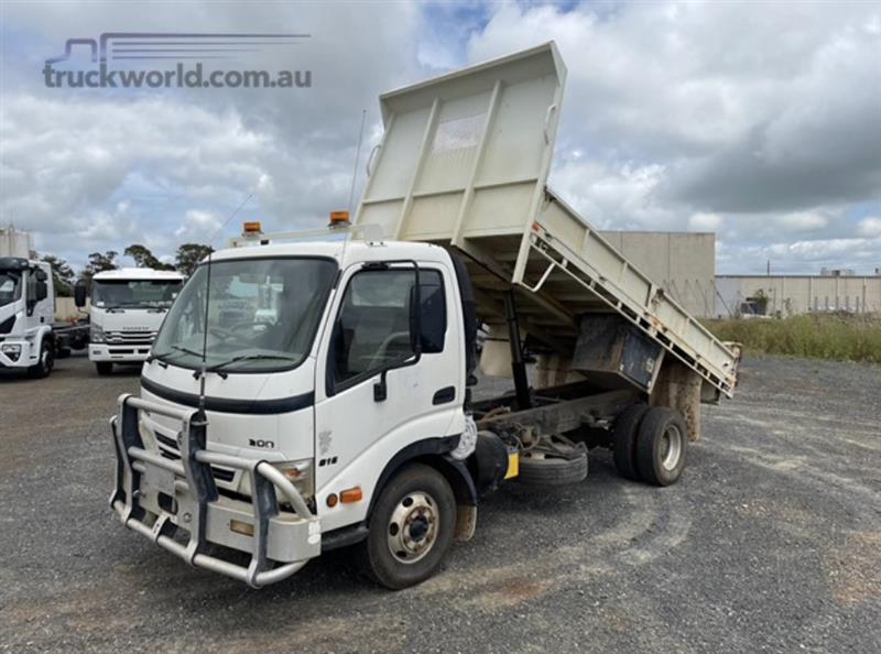 Photo 1. Hino 300 Series 816 Tipper truck